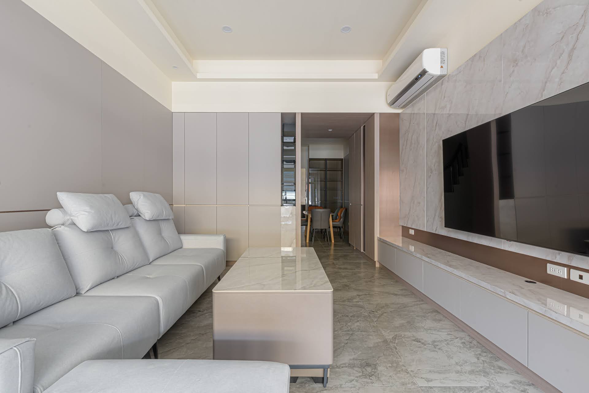 和煦香苑客廳米色調淺木色空間