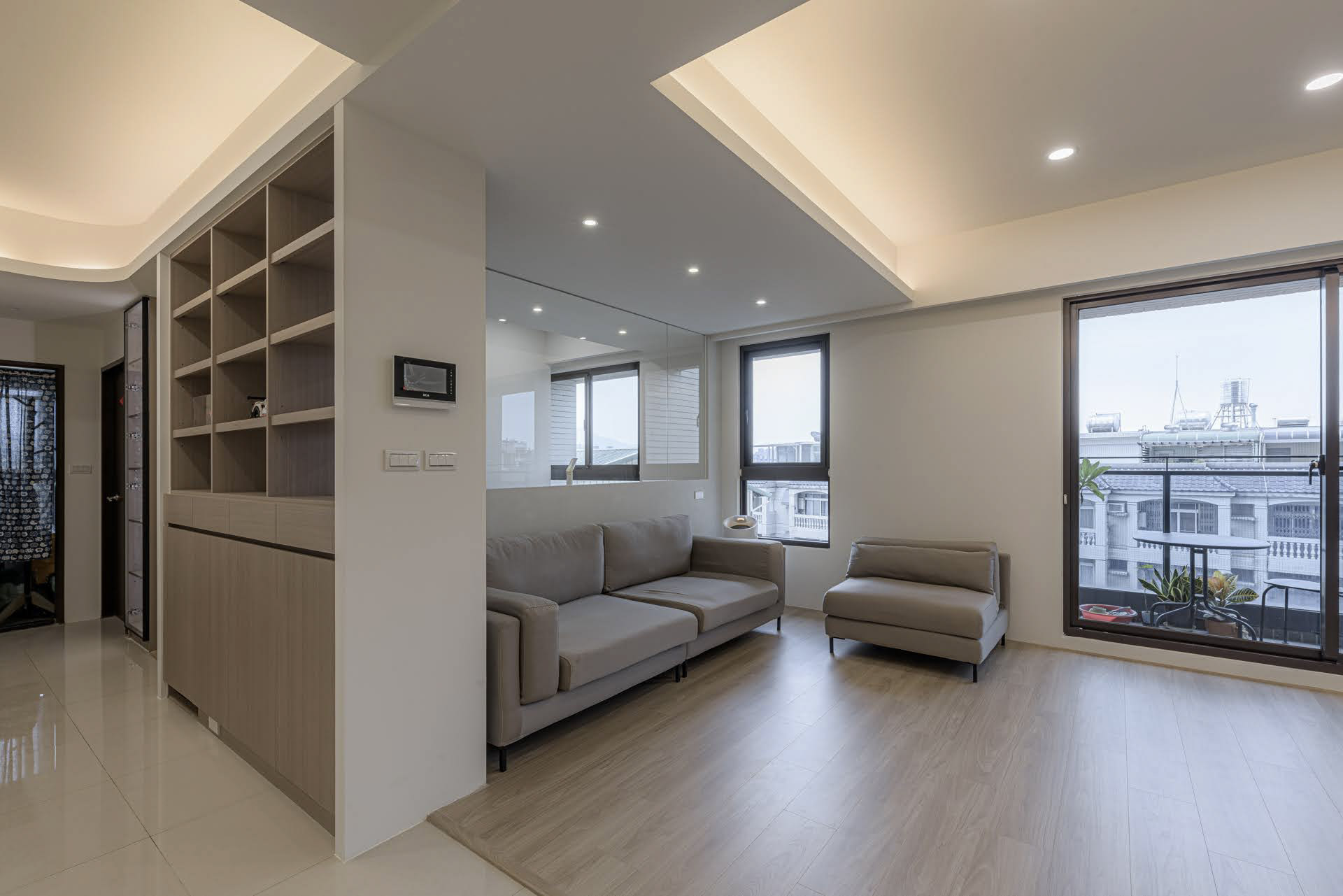 暮光層影鏤空無背板書牆展示櫃客廳餐廳分界