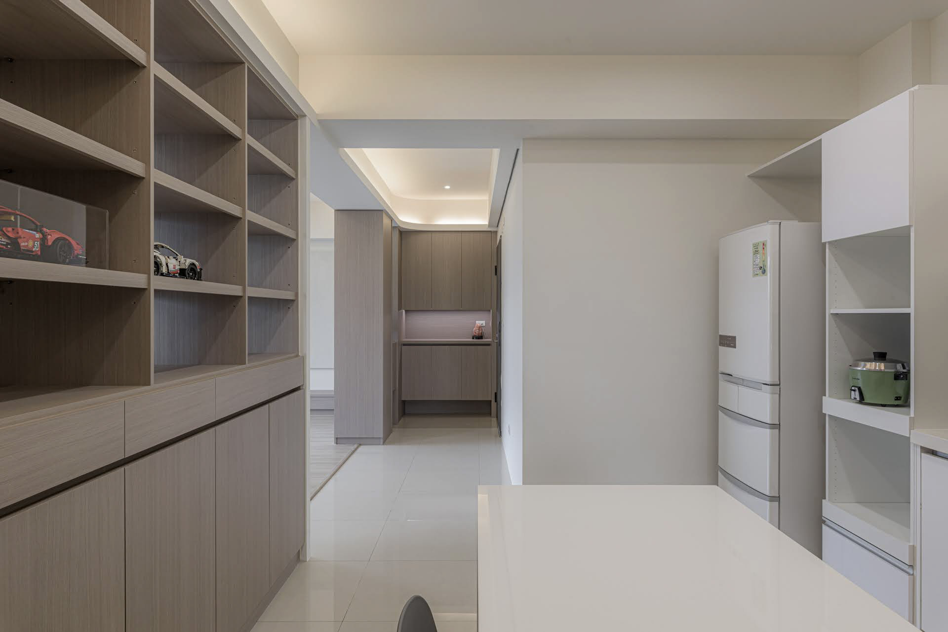 暮光層影書牆木作細節角度一