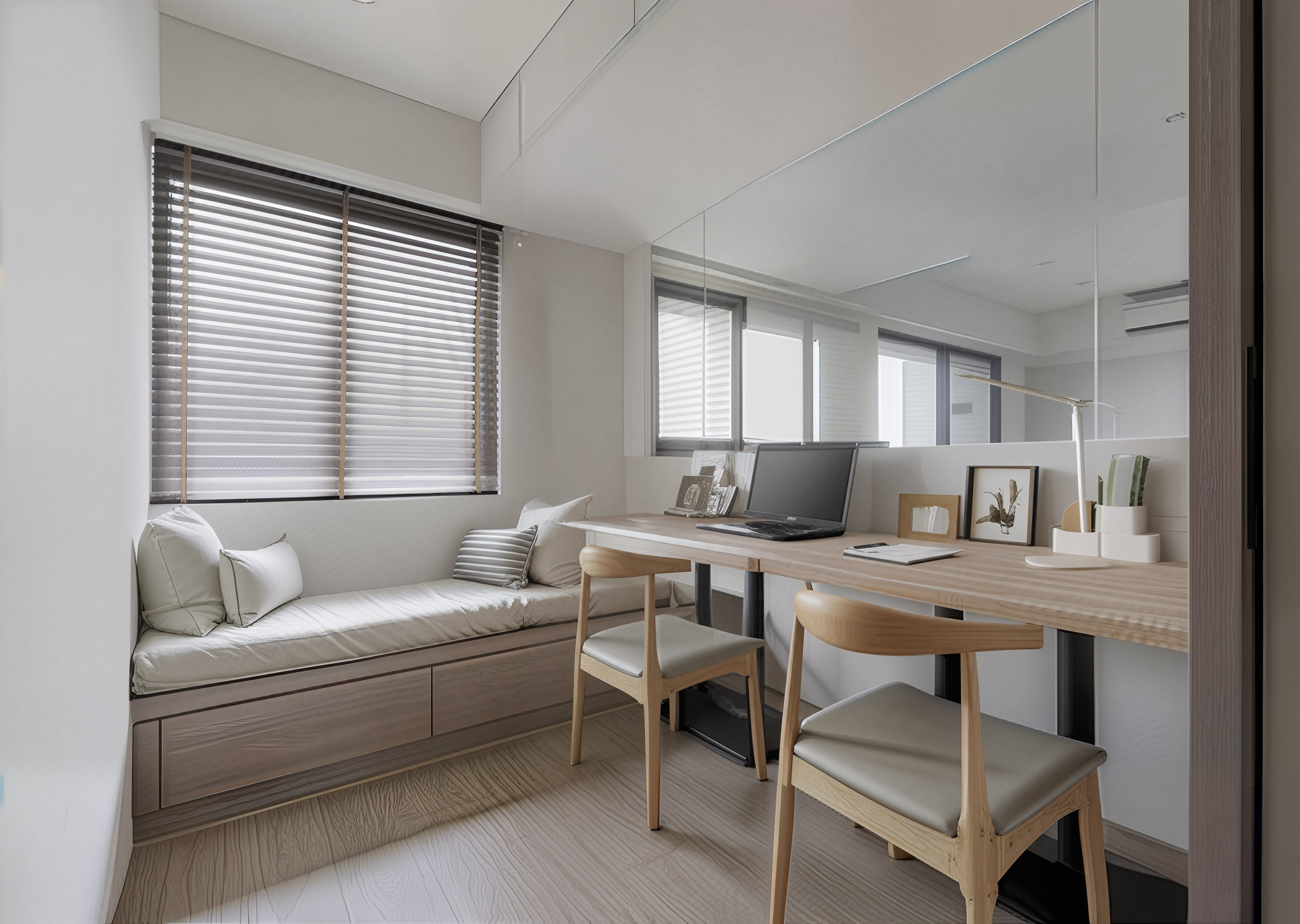 暮光層影臥室窗邊書桌自然採光