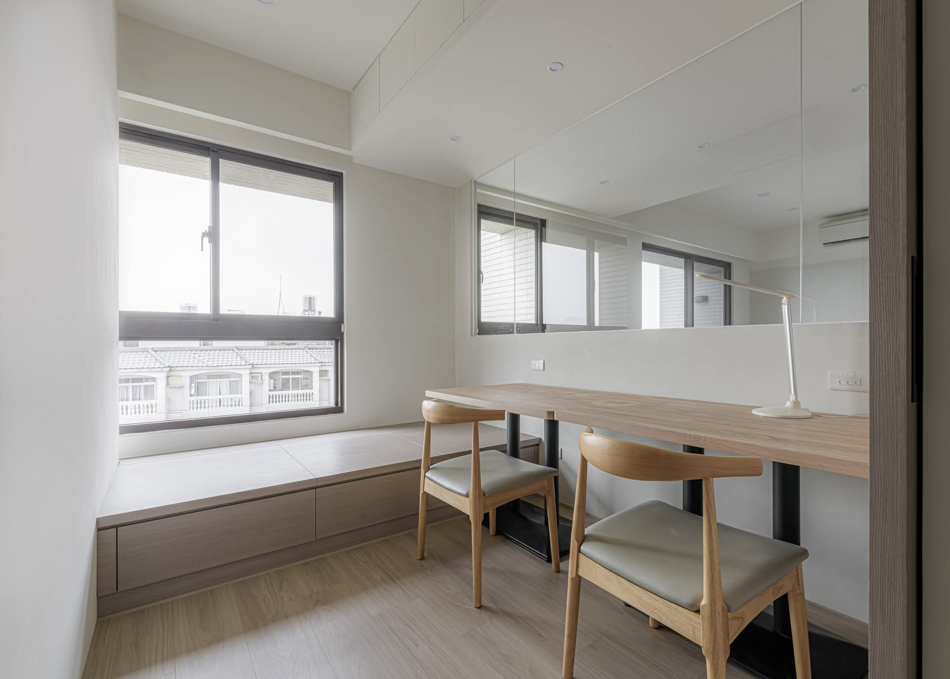 暮光層影書桌工作區角度二