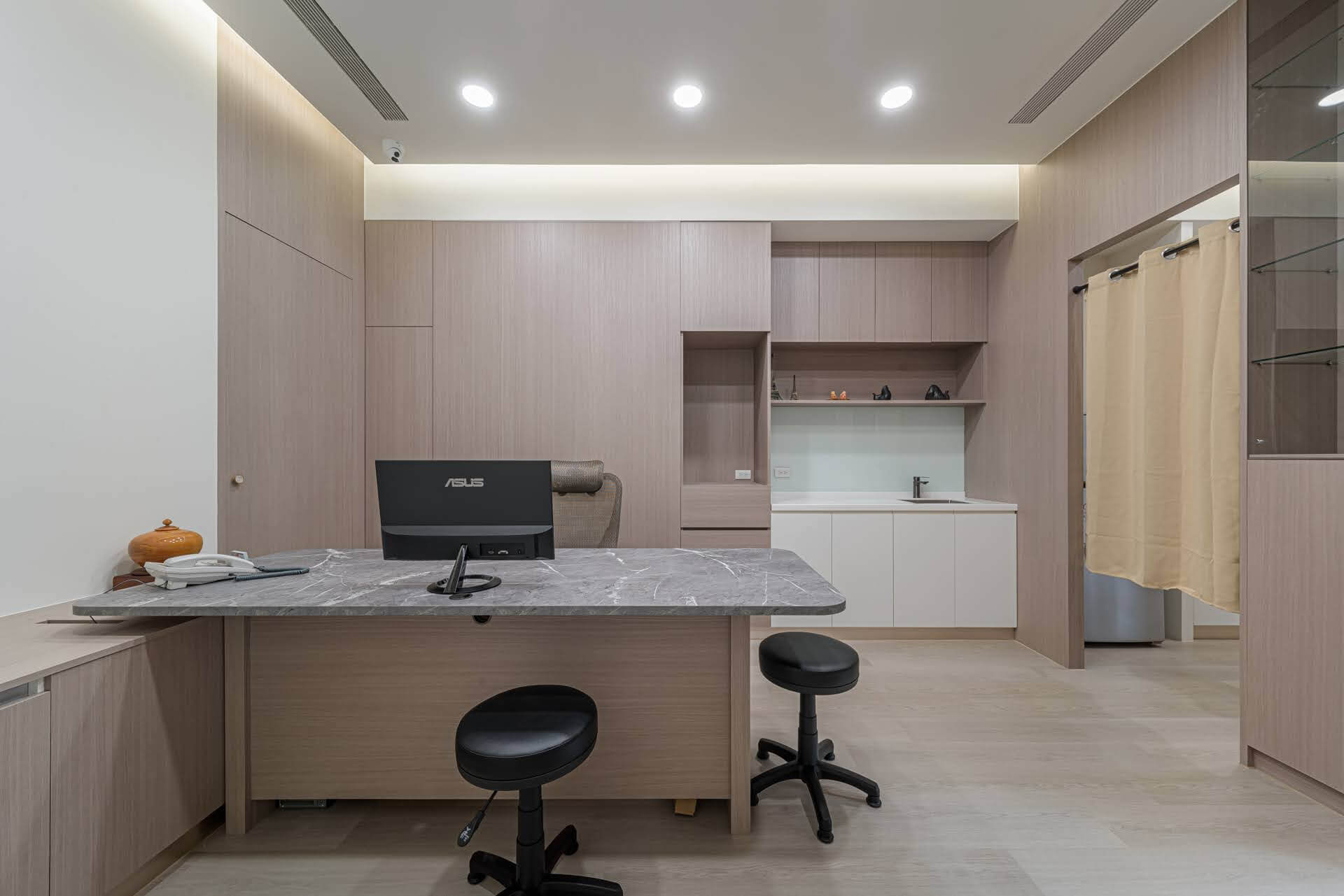 廣吉中醫診間木紋空間全景