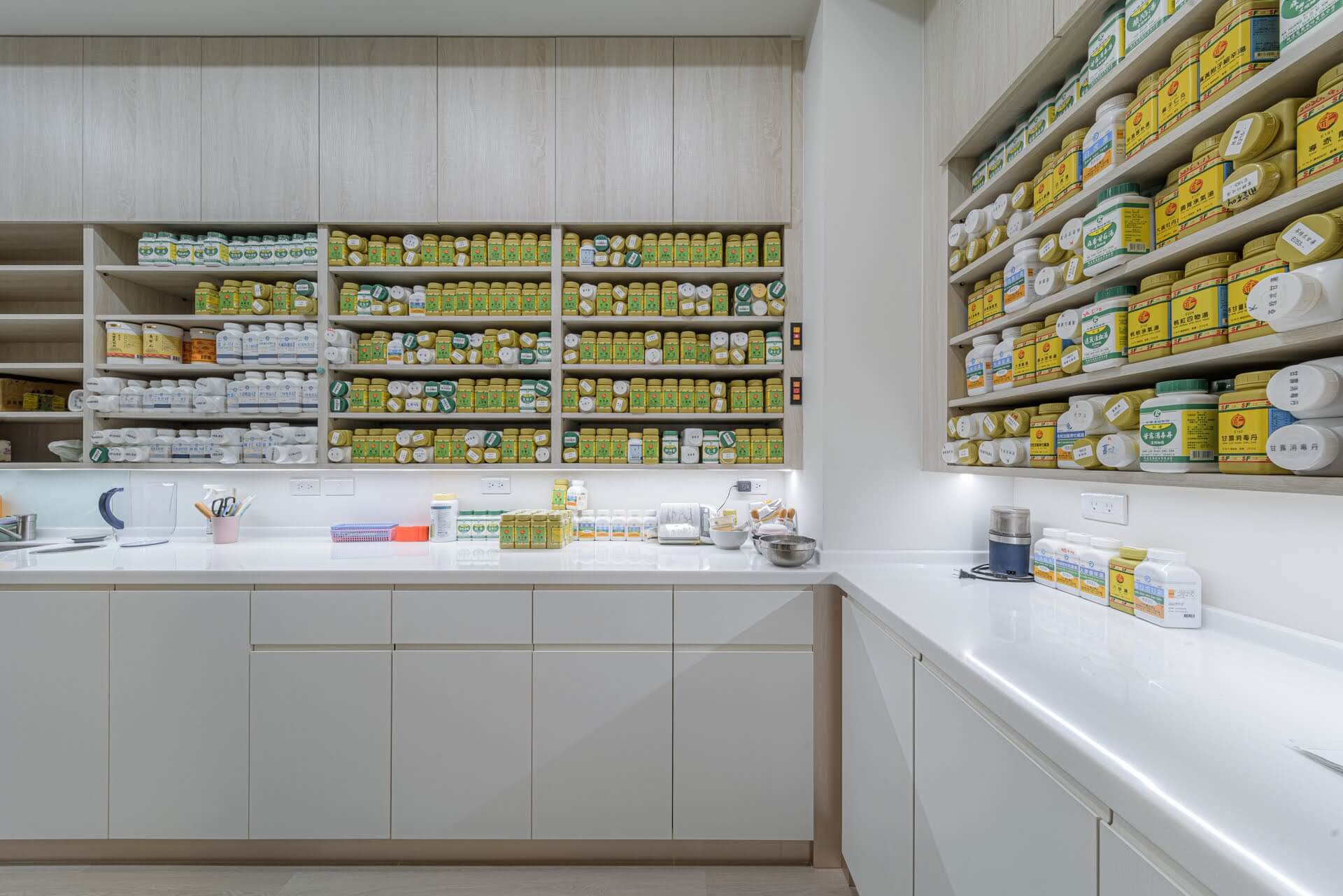 廣吉中醫調劑走道